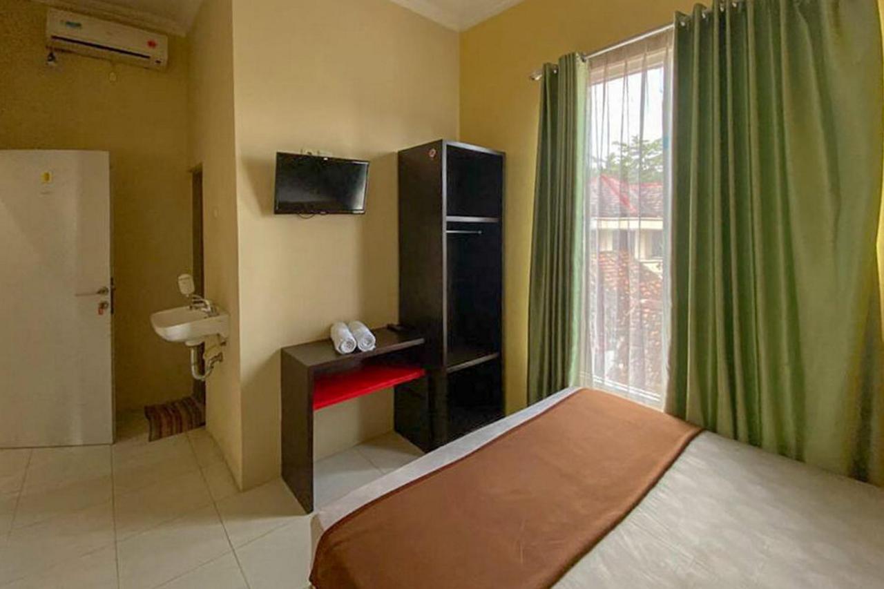 Rama Shinta Homestay Near Gembiral Loka Zoo Redpartner 요그야카르타 외부 사진