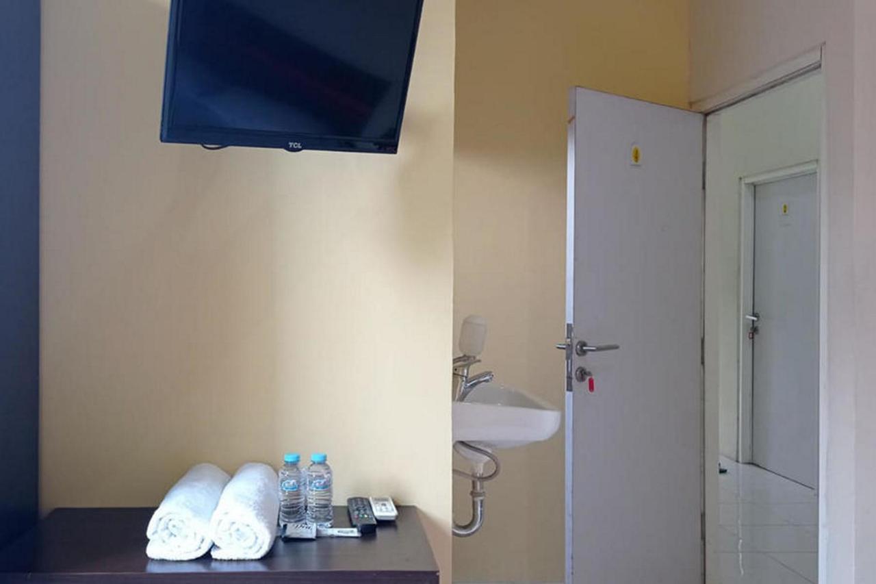 Rama Shinta Homestay Near Gembiral Loka Zoo Redpartner 요그야카르타 외부 사진